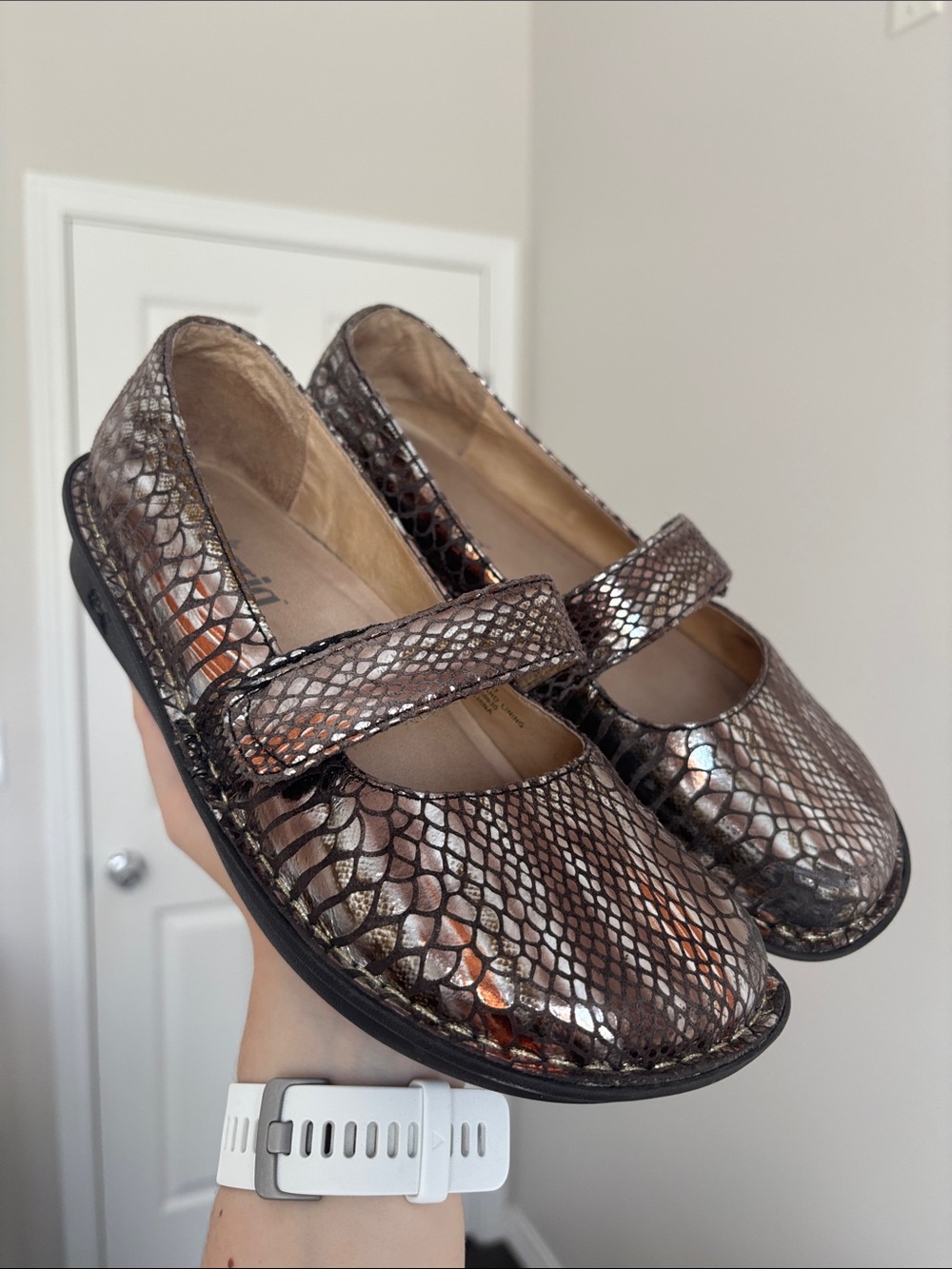 Alegria Feliz leather Mary Jane shoes metallic snakeskin size EU 37 EUC